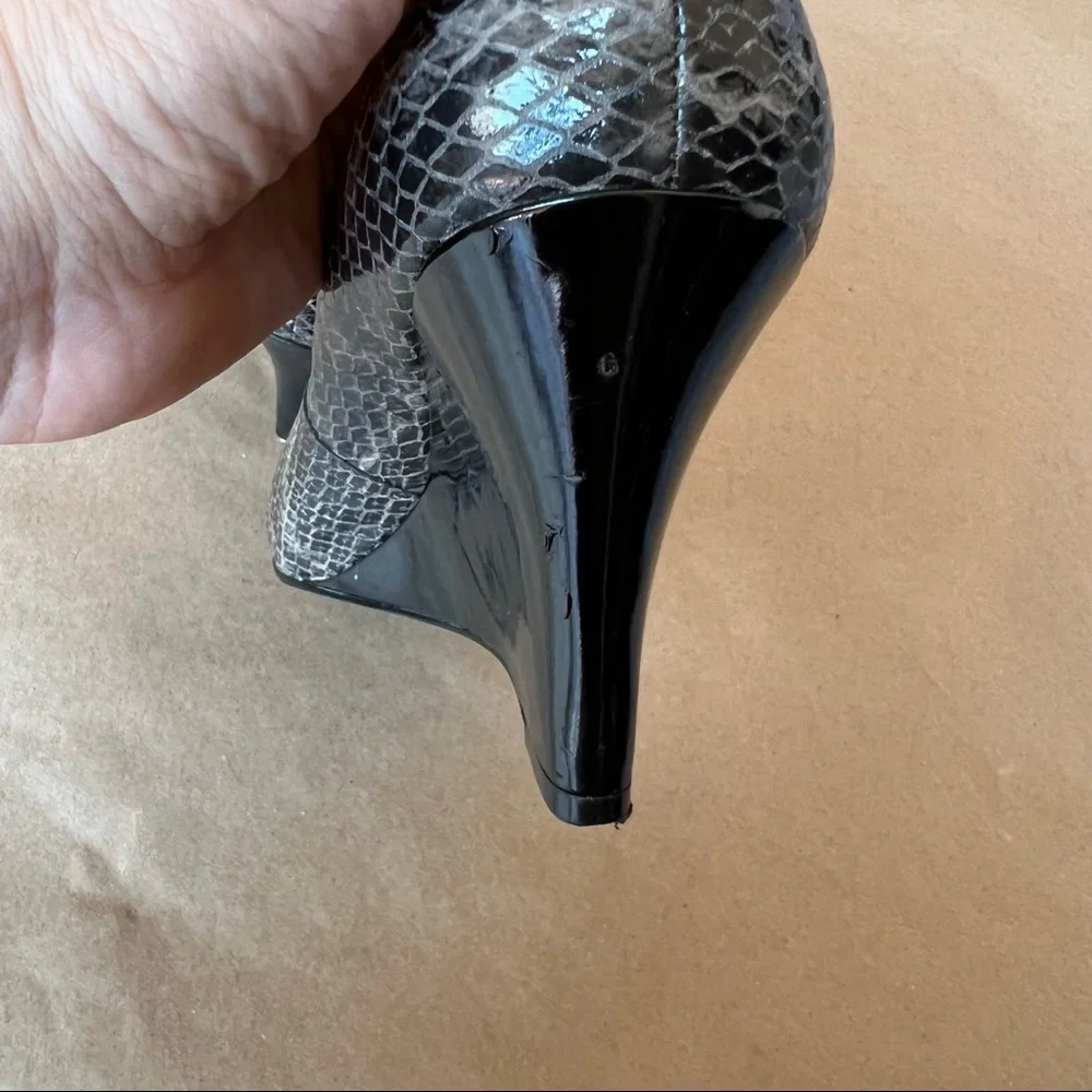 Ellen Tracy Gloria Leather Snakeskin Print Wedge